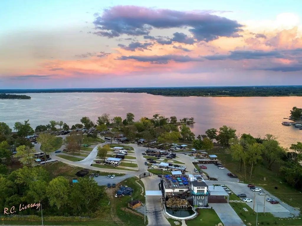 Regatta On Grand gallery 1