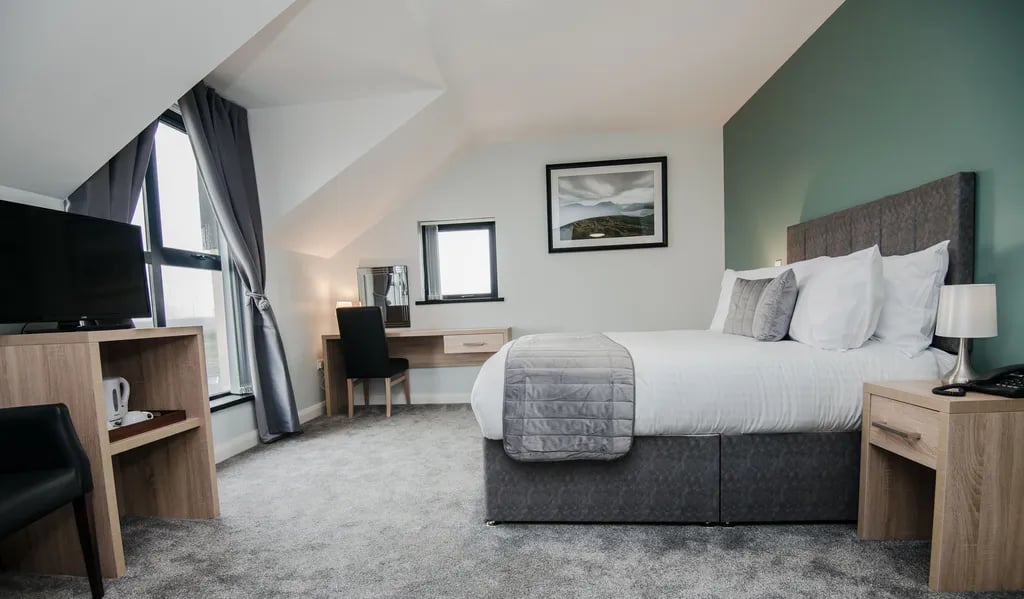 Standing Stones Lodge - CamplinQ