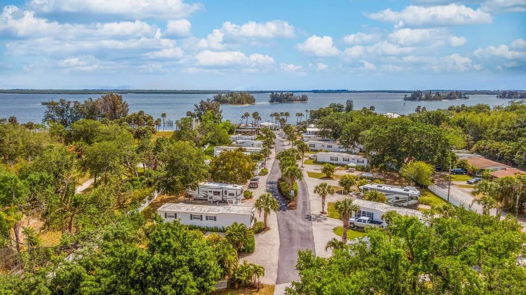 Pelicans Landing Resort gallery 3