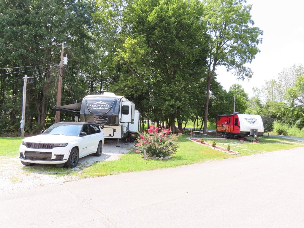 Brooks RV Park Full Hookup Short and Long Term gallery 2
