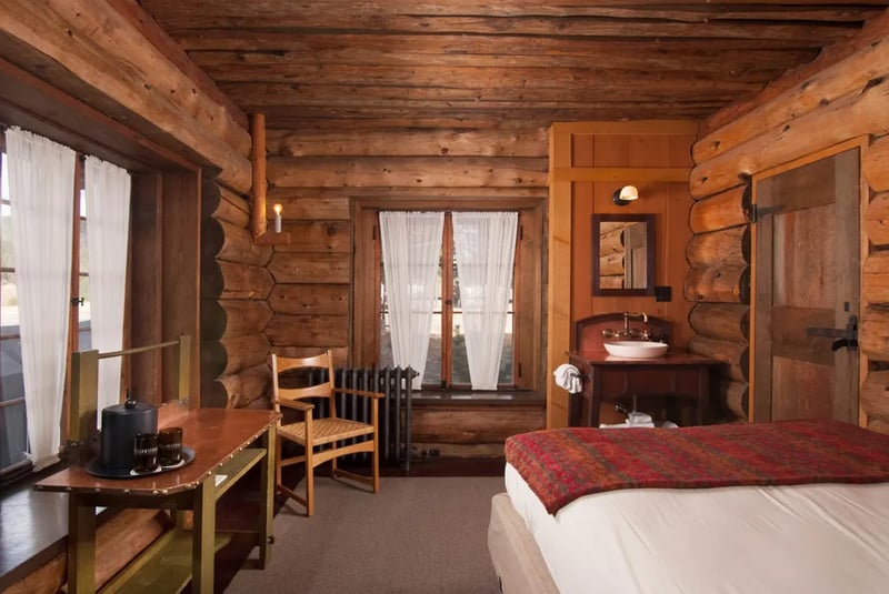 Old Faithful Inn — Yellowstone National Park gallery 1