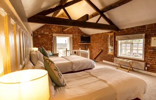 Donington Park Farmhouse gallery 3