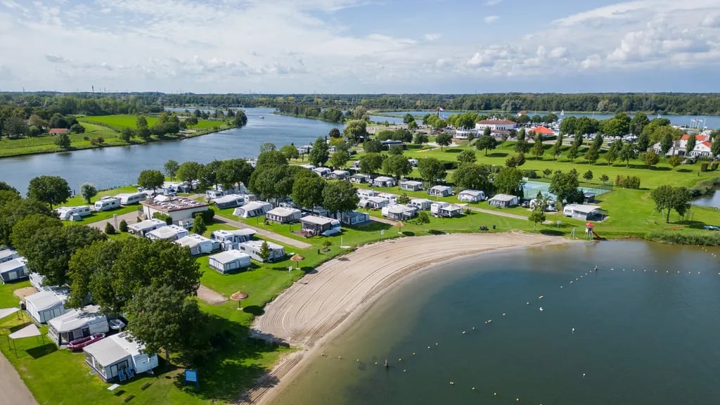 Resort Marina Oolderhuuske gallery 1