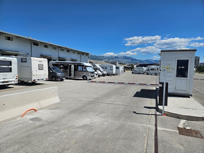 Split Parking Camper