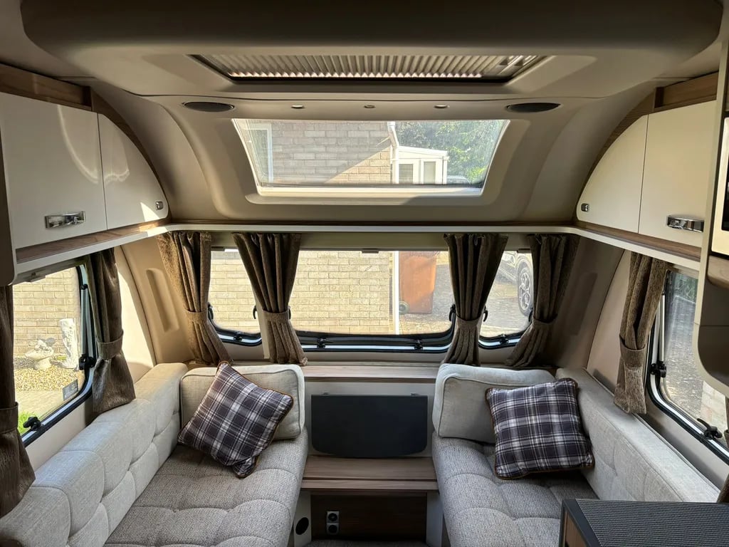 Little Lakeland Caravan Park gallery 3