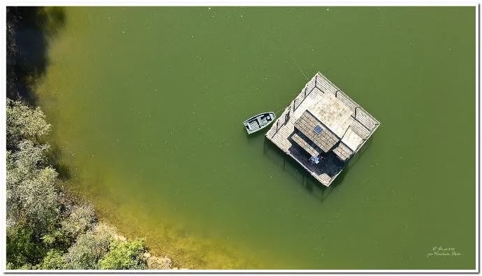 Cabanes Flottantes du Lac de Pélisse gallery 3