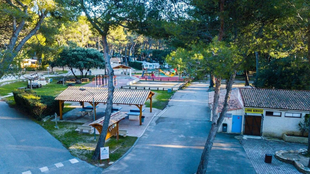 Camping Les Grands Pins gallery 3
