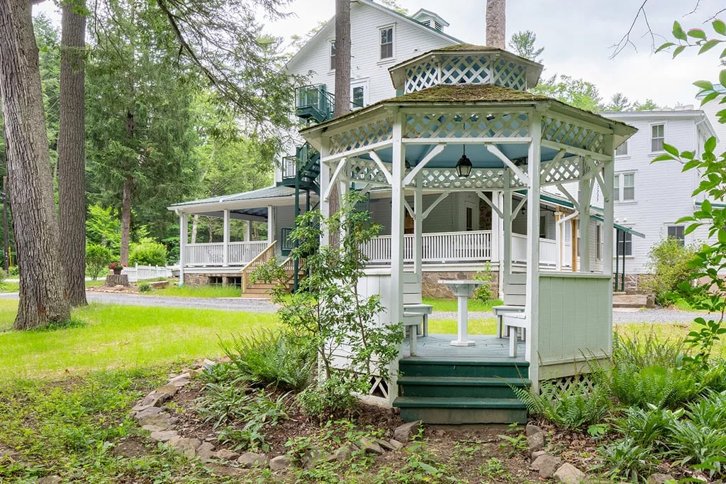White Sulfur Springs Artist Retreat gallery 2