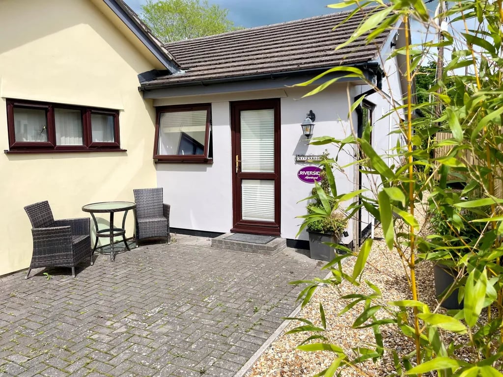 Cheddar Bridge Touring Park gallery 1