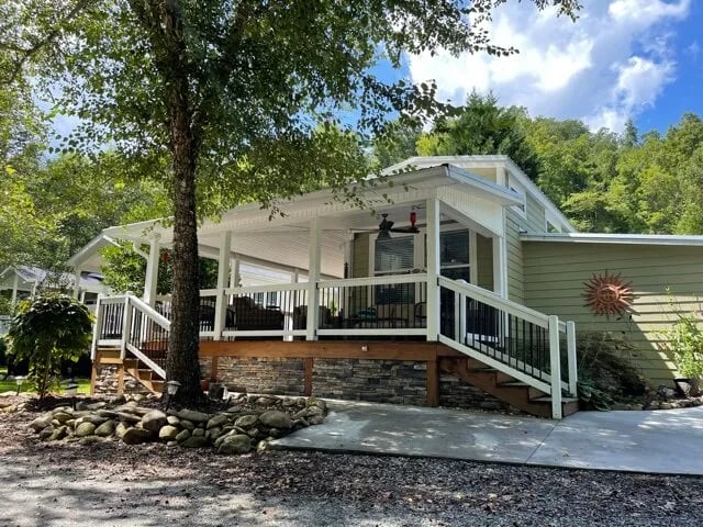 Starlite Trailer Lodge gallery 3