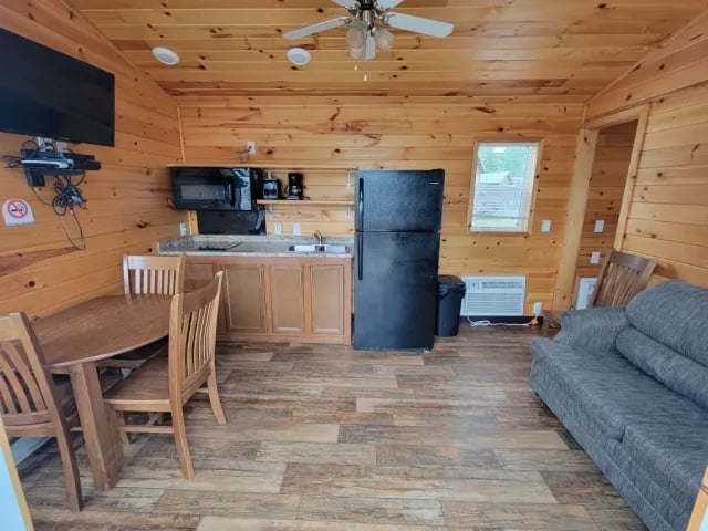 Harbour Village Campground & Water Park gallery 1