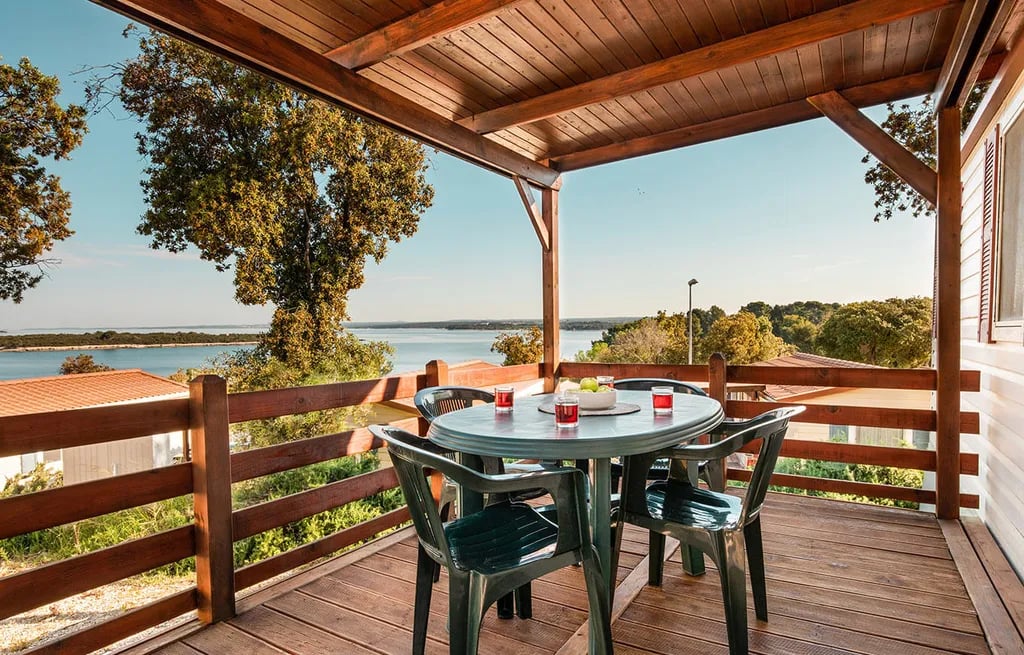 Brioni Sunny Camping