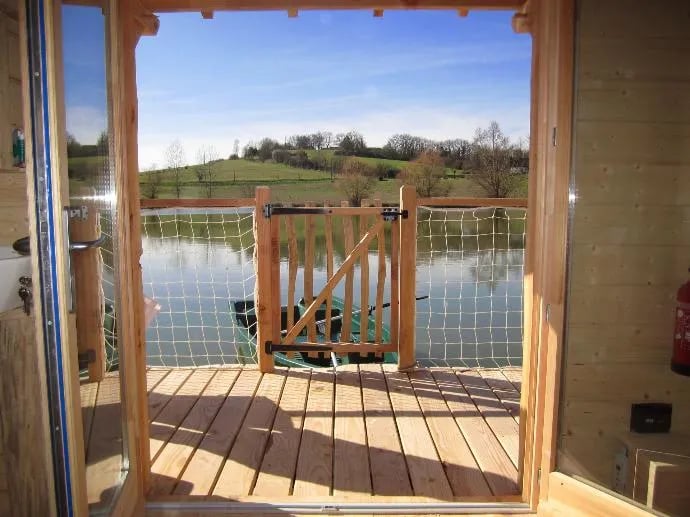 Cabanes Flottantes du Lac de Pélisse gallery 2