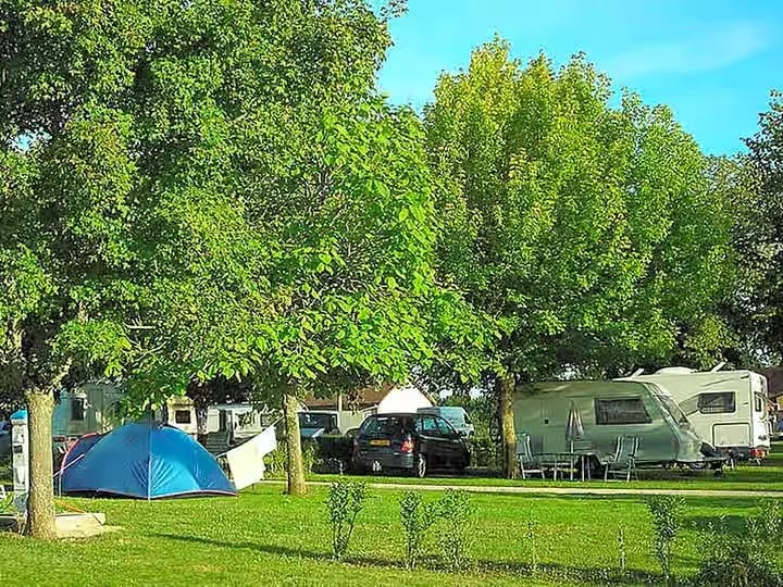 Camping du Lac de la Villegusien gallery 1