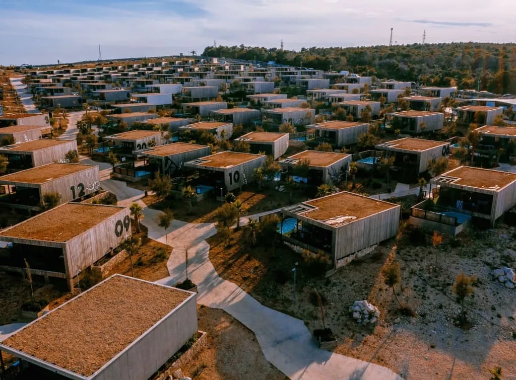 Lonely Island Retreat gallery 1