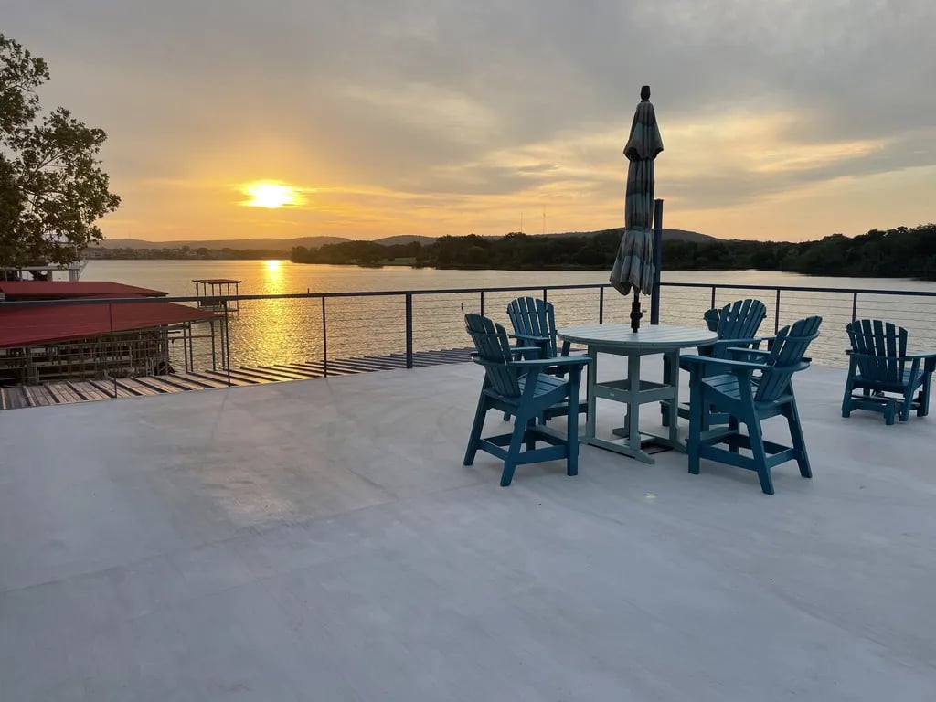 Valentine Lakeside gallery 1