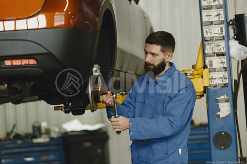 manfixingtruck