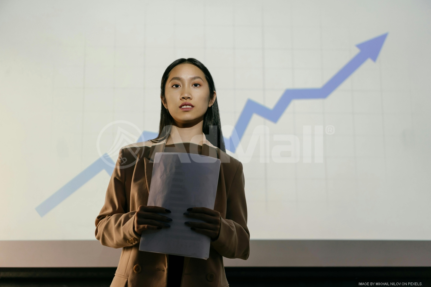 womanpresentationfolde4