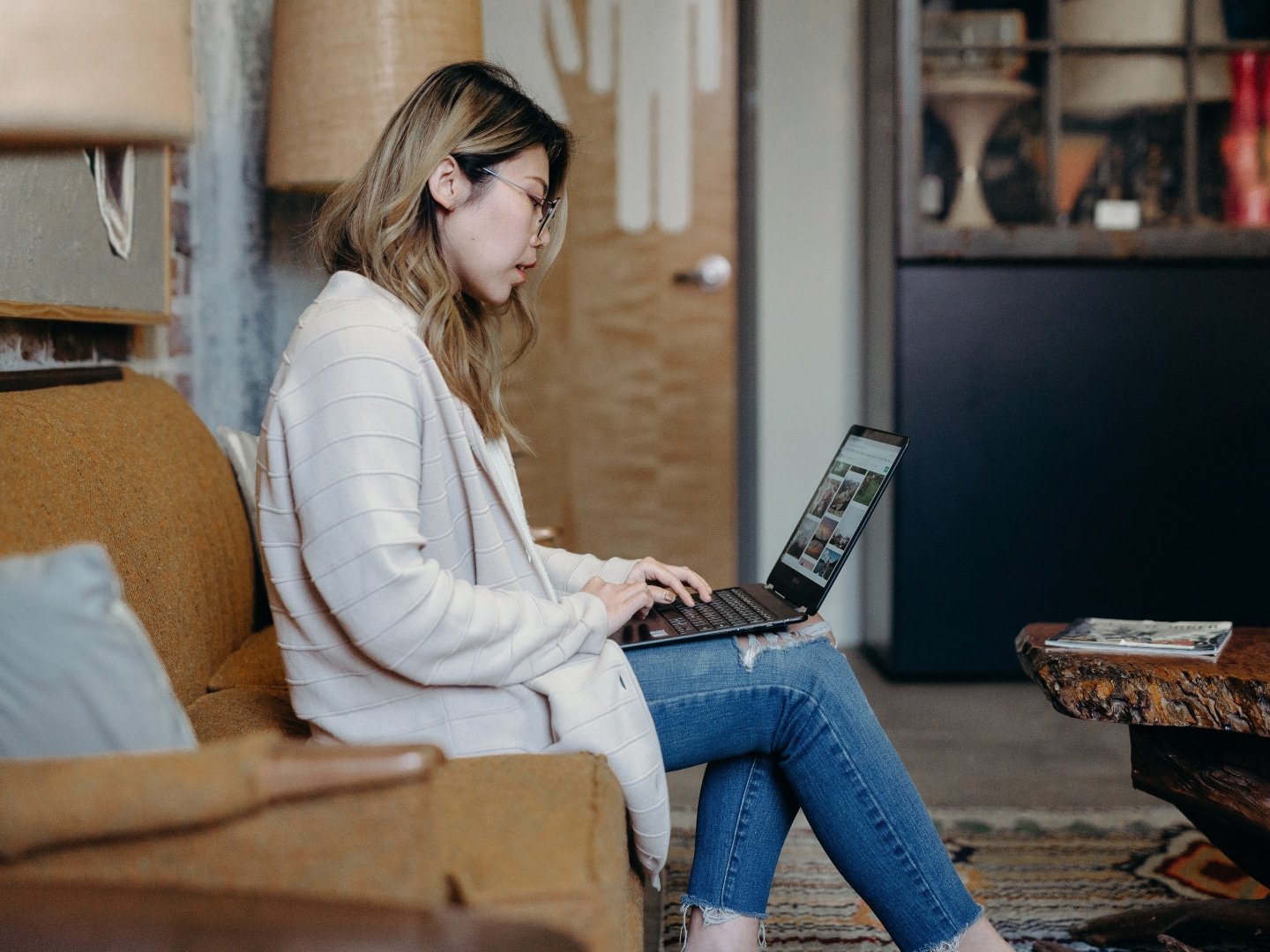 Featured image for “3 Simple Yet Must-​Have Social Selling Skills”