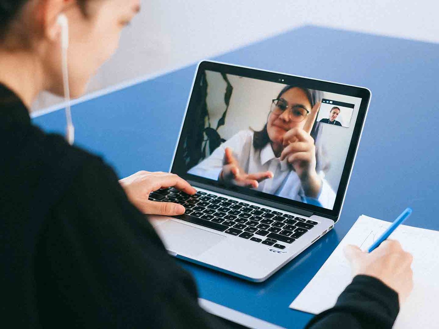 whatisanonlinesalesmanager