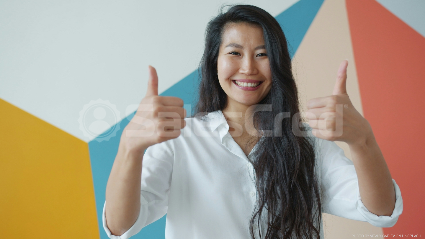 woman giving thumbs up