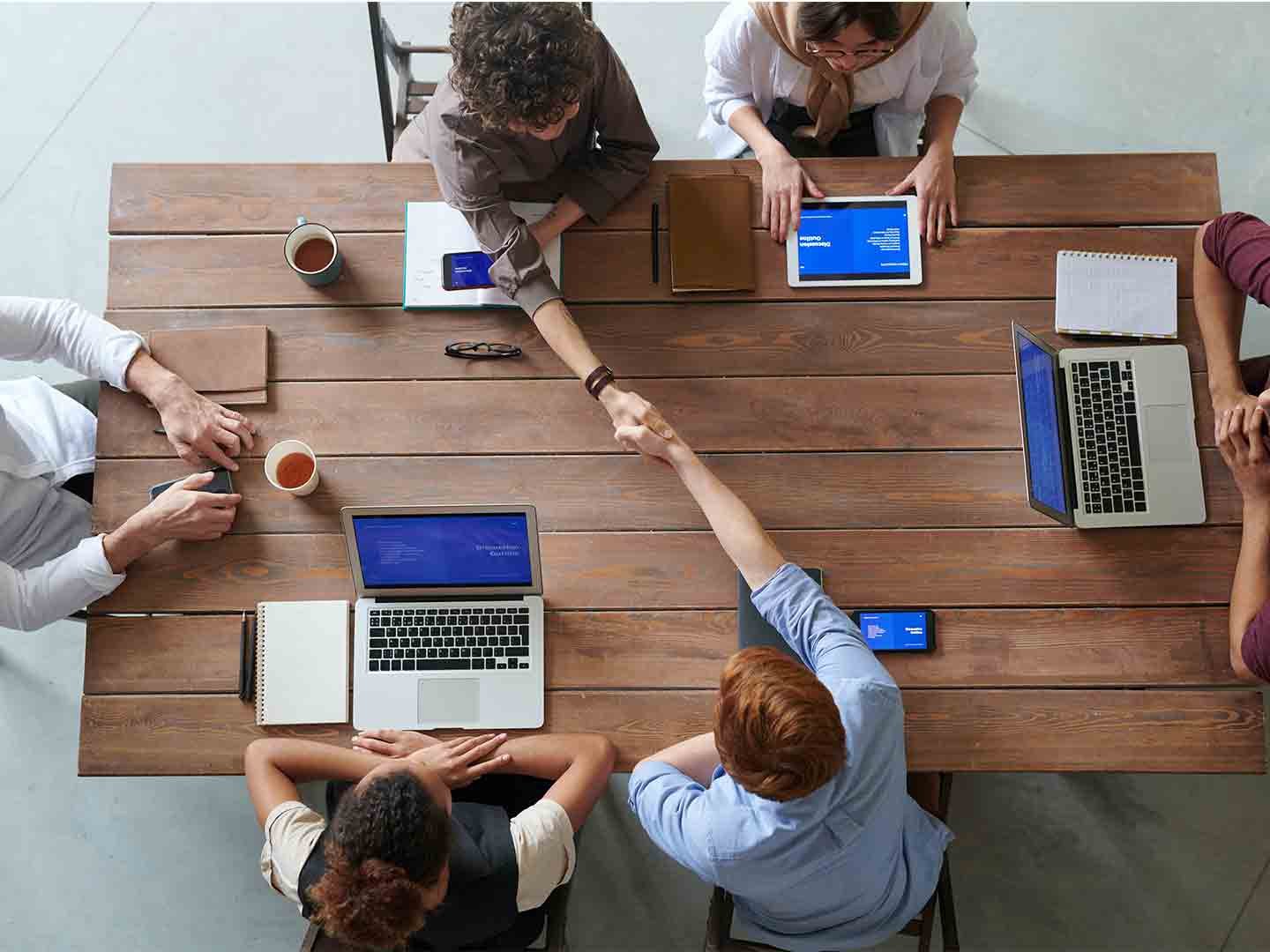 Featured image for “B2B E‑commerce Sales Strategy and E‑commerce Industry Trends ”