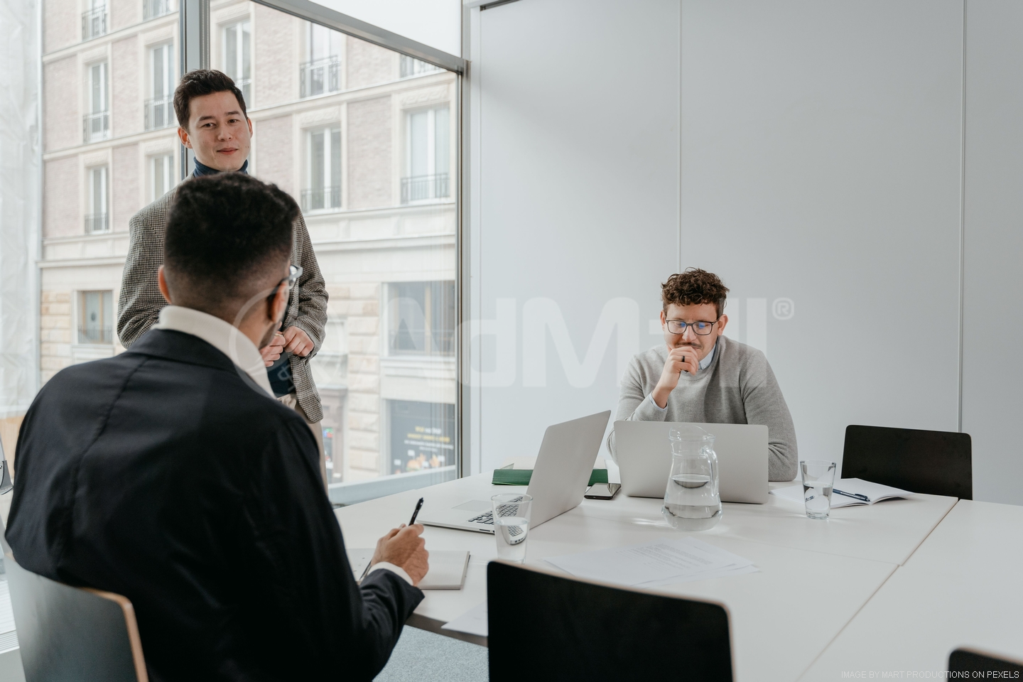 Meninconferenceroom