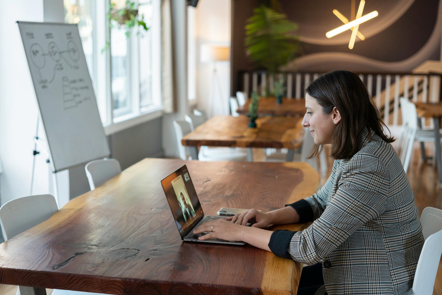 Featured image for “How Does Insight Selling Give Sellers A Competitive Edge?”