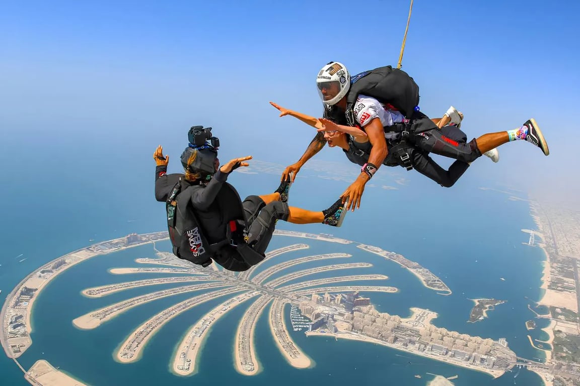 Skydive Dubai: Совершите тандемные прыжки с парашютом в зоне Palm Drop Zone - Image 1