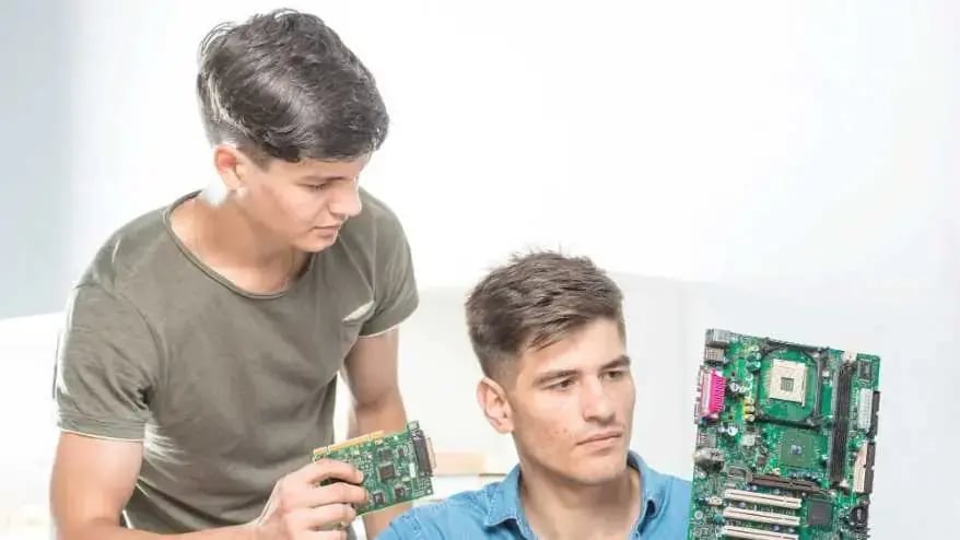 Student studying analog electronics