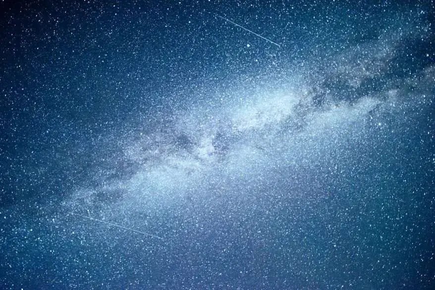 Largest Galaxies in the Universe
