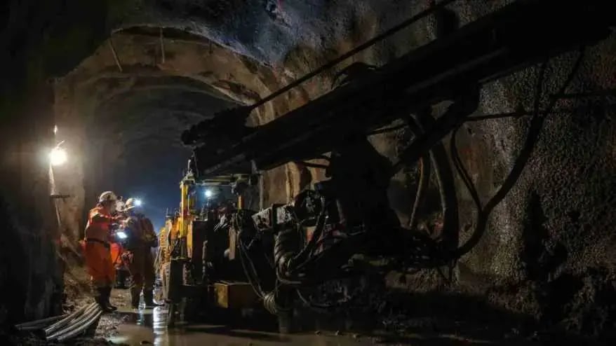mining engineers working inside Mines. 