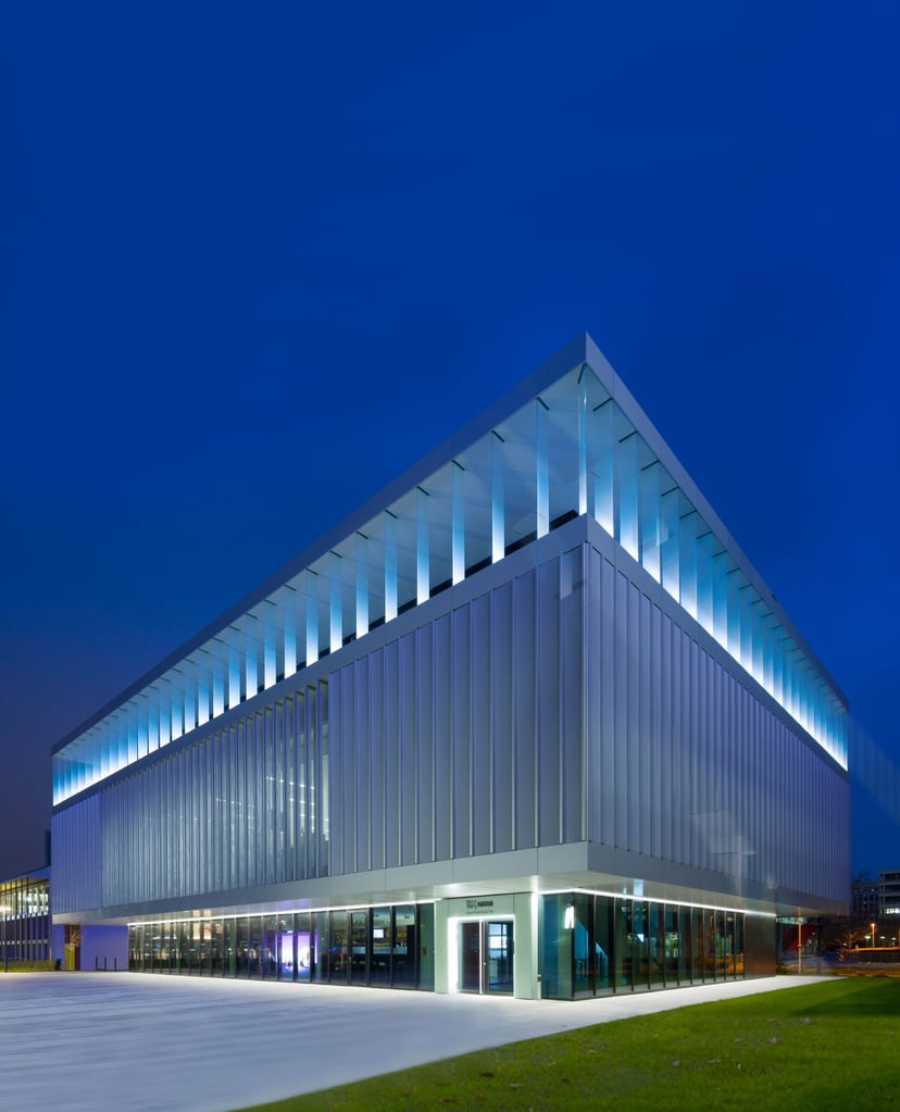 Medienfassade Architekturgewebe / media facade architectural mesh