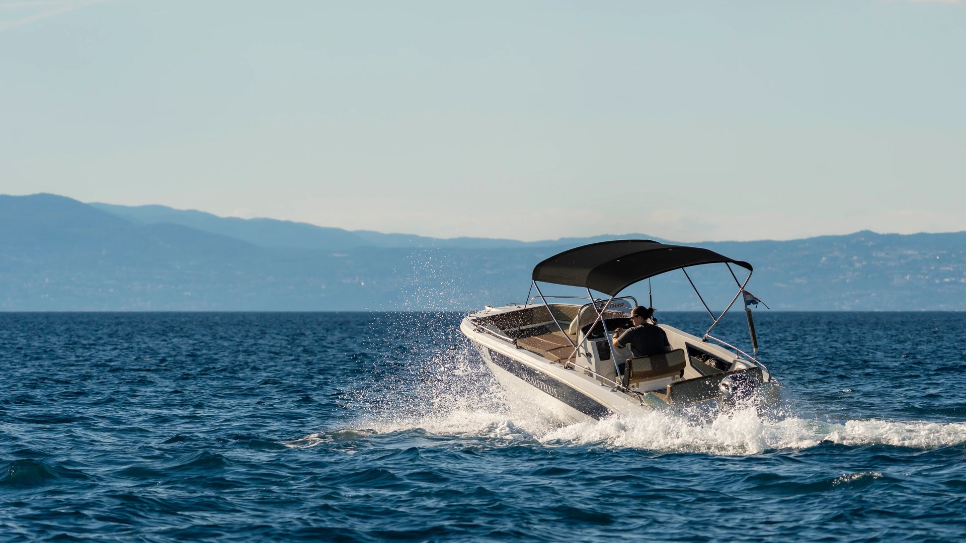 Pogledaj brod: Nautilus 670 Open