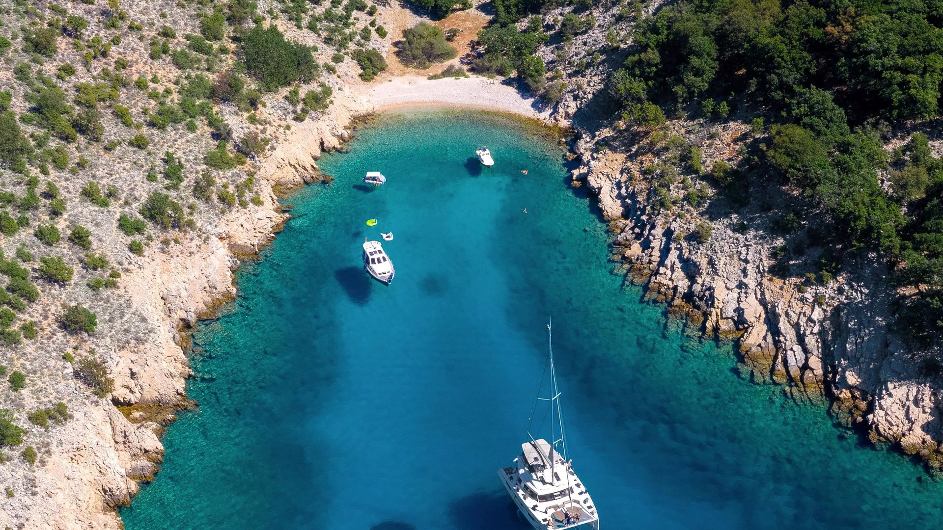 Island Plavnik - Boat destination in Croatia - Explore beautiful locations around Krk Island