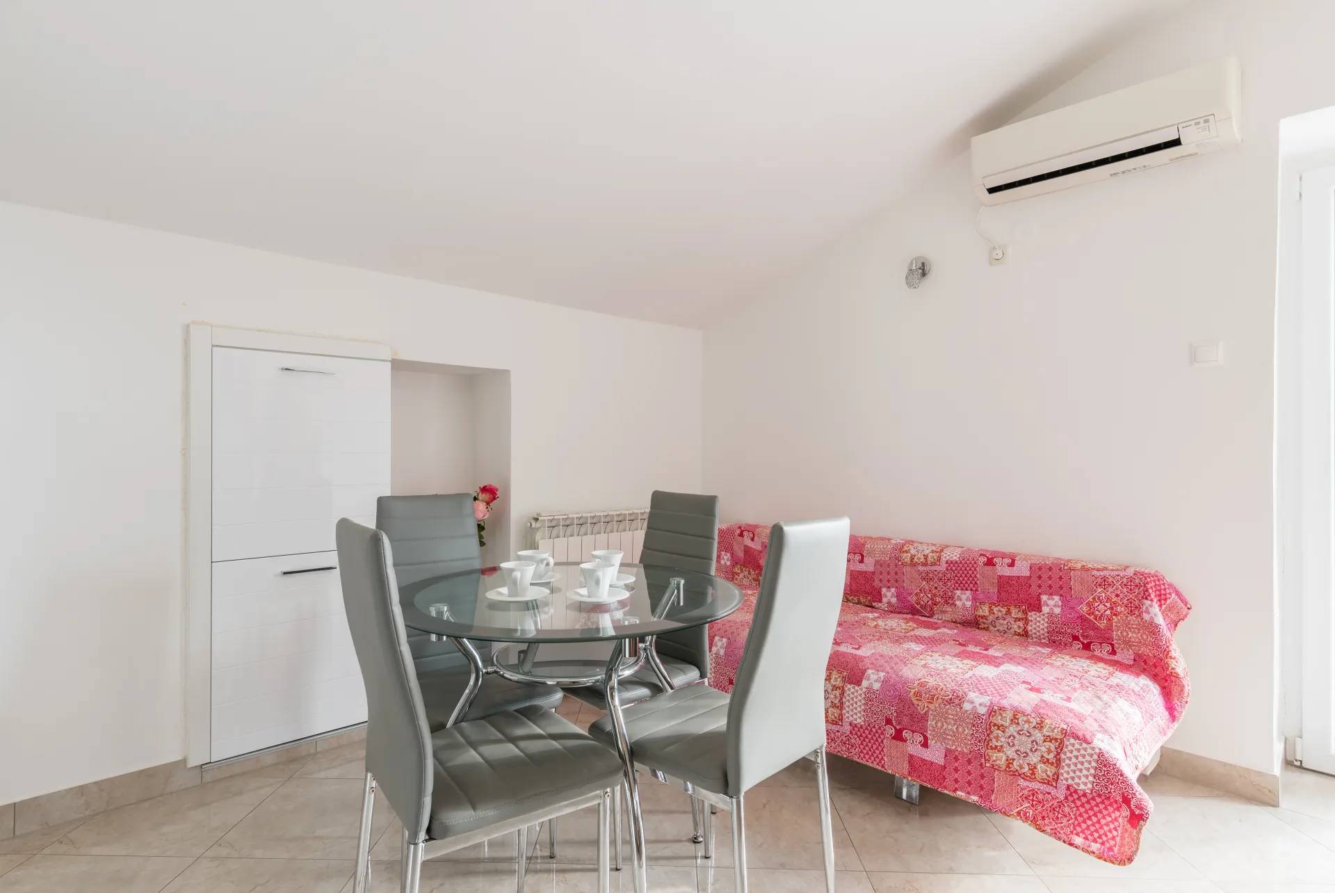 Apartment 4 - View 3