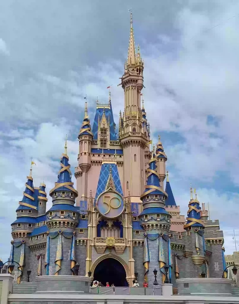 Walt Disney World Magic Kingdom Cinderella's castle