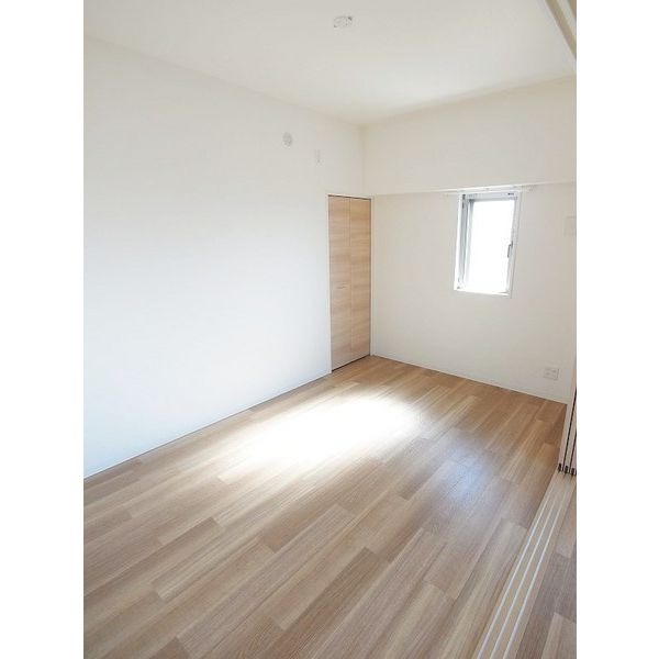 B 2LDKの室内写真 8