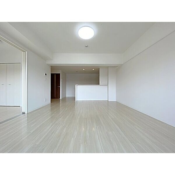 E 2LDKの室内写真 3