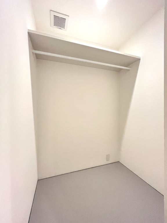 B-1 の室内写真 17