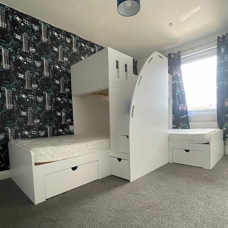 Trio bunk beds