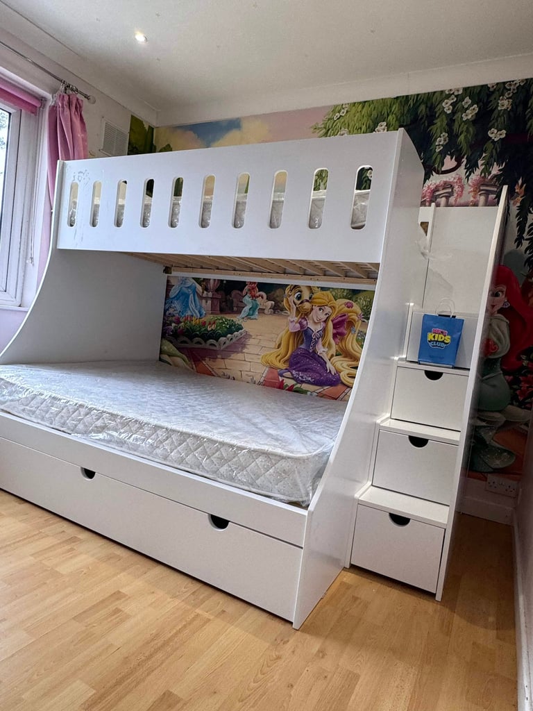 double and single bunk bed with stairs icon