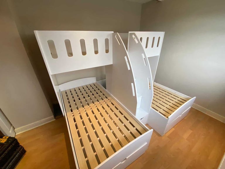 Wooden triple bunk bed with dimension