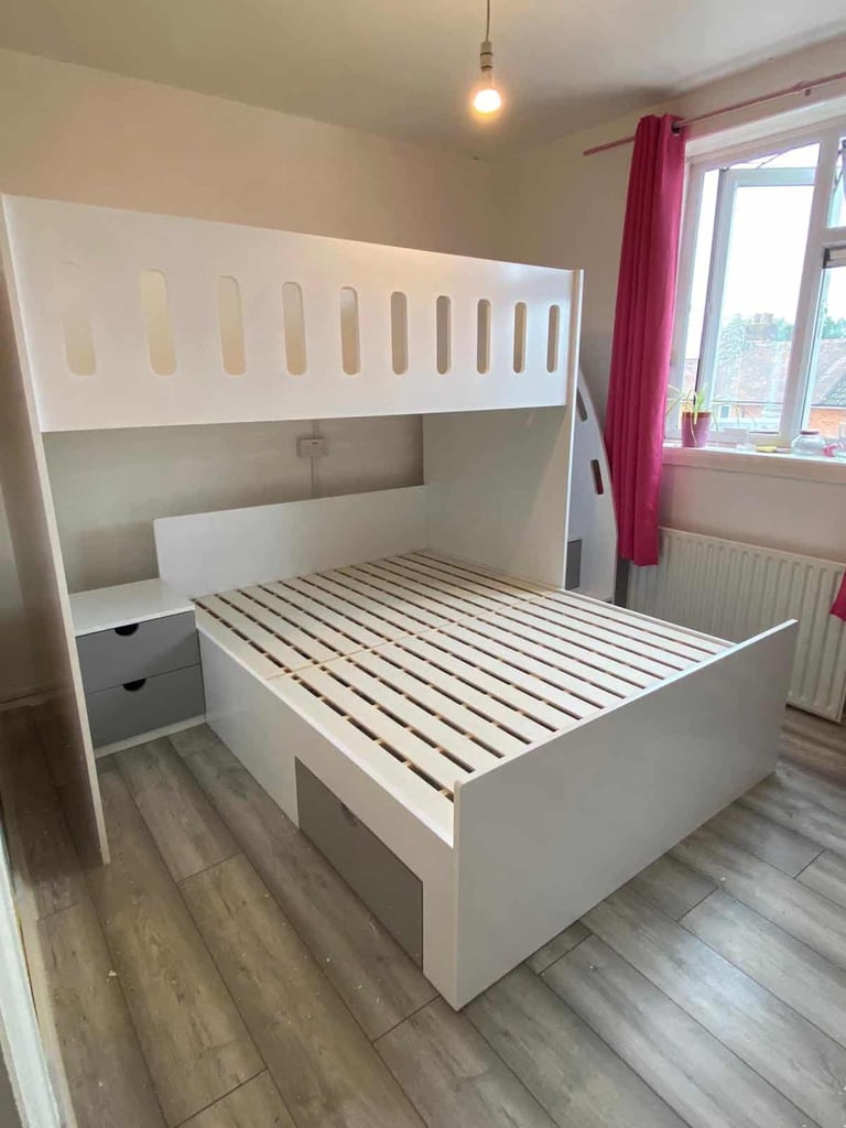 L-shaped single over double bunk bed with stairs