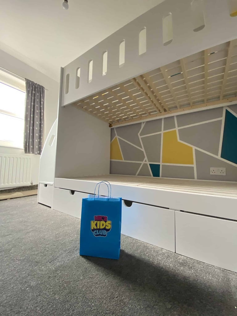 Children’s single bunk beds with safety features