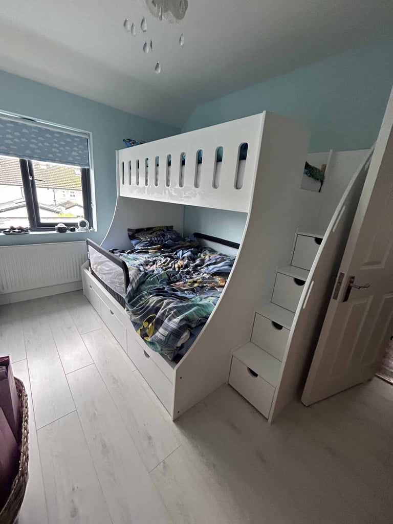 Double and single bunk bed