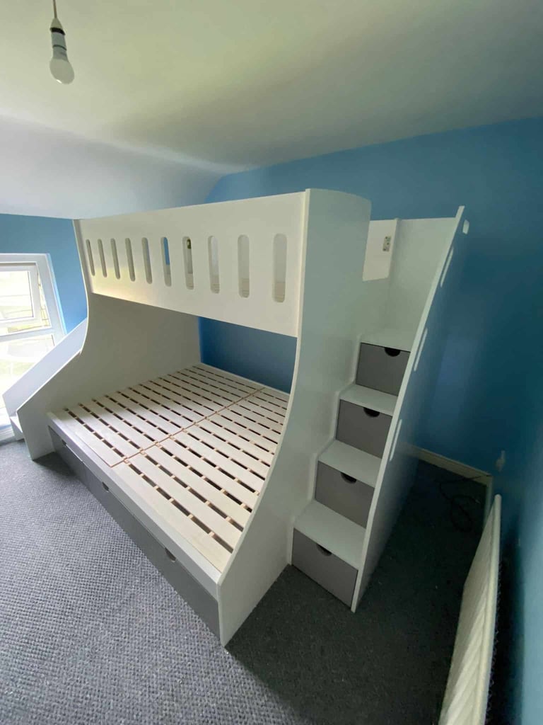 Cot bed
