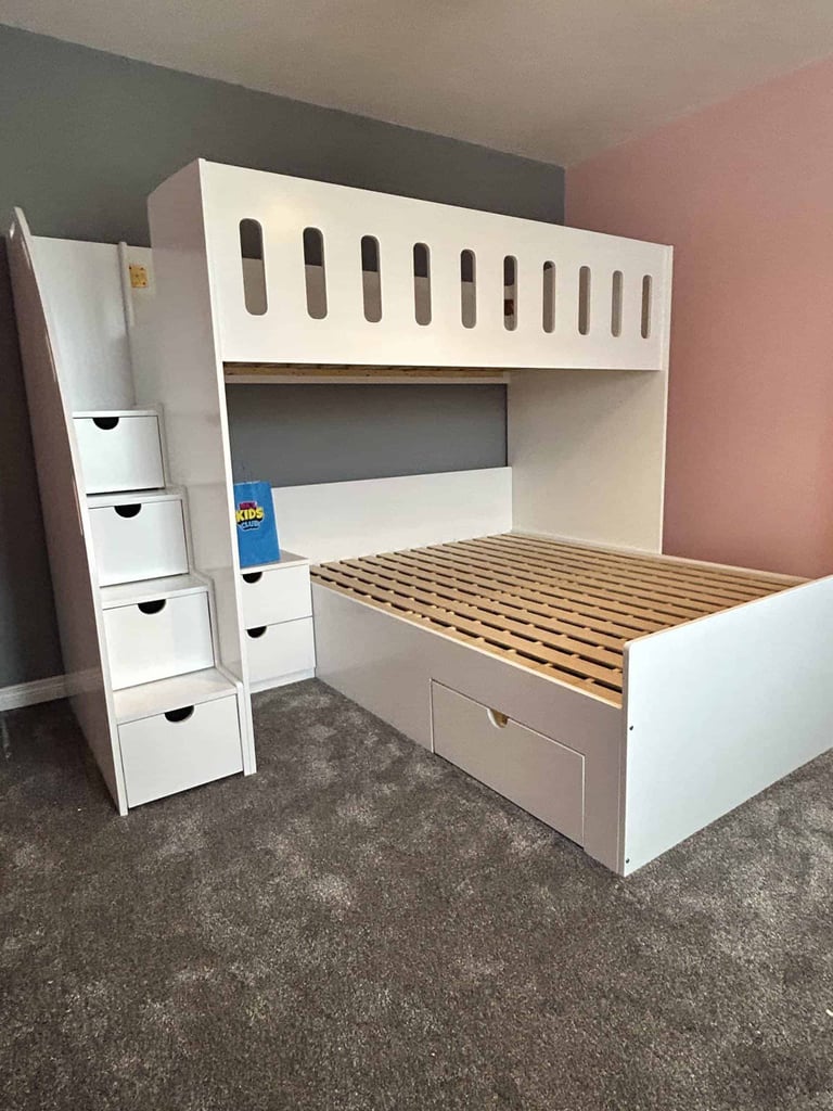 L-shaped childrens bunk