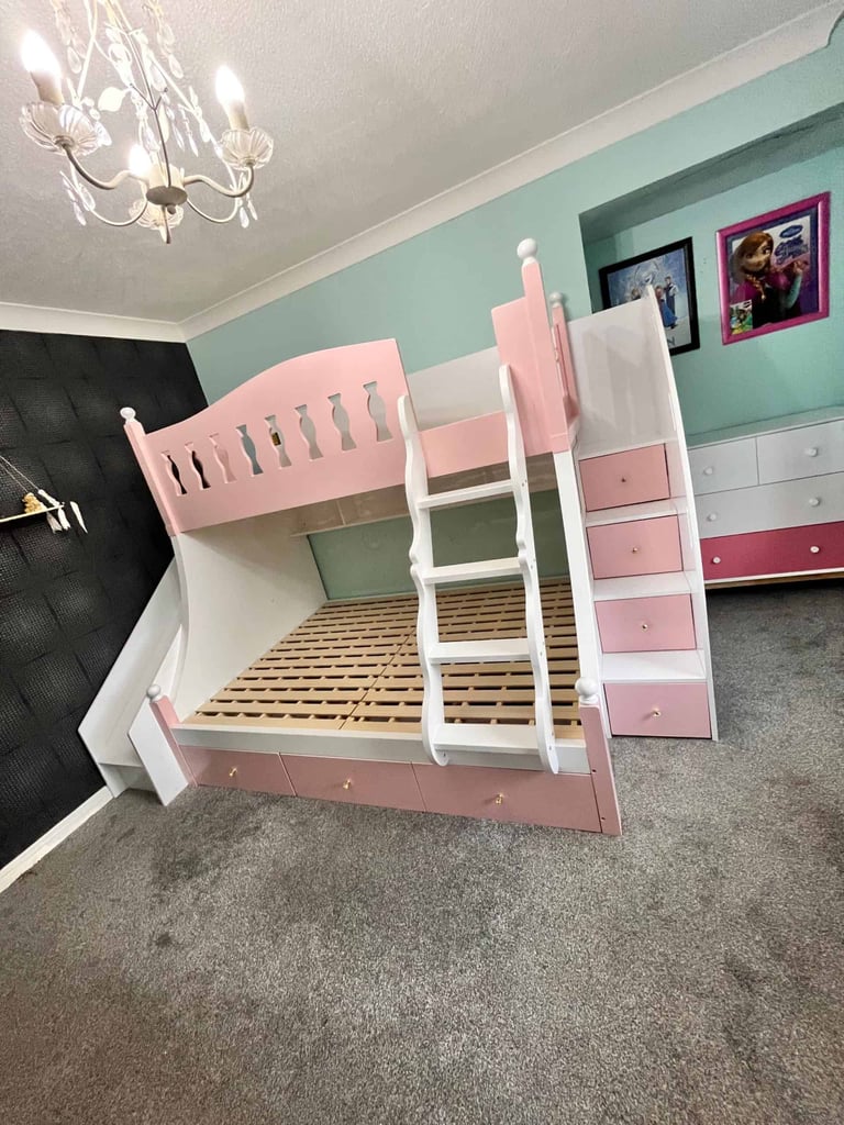 Corner bunk beds with under-bed storage