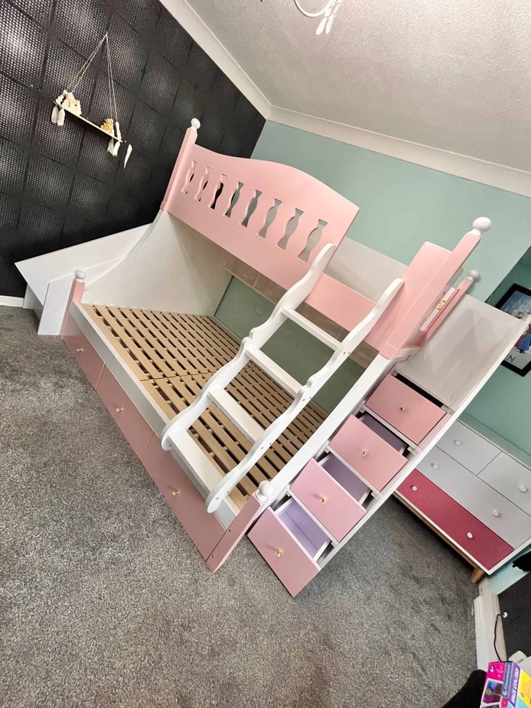 Children’s single bunk beds with stairs